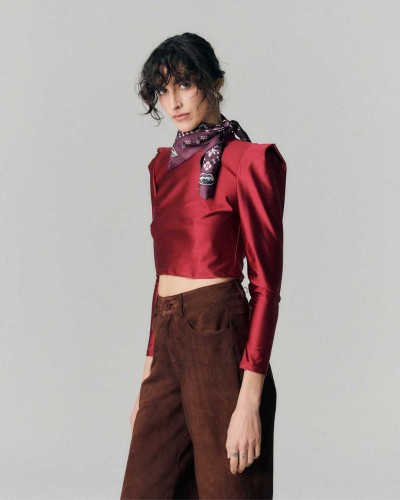 POLERA BOWIE CROP BURDEOS